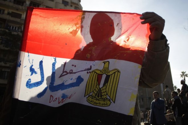 V ŽIVO Bitka za Egipt: Privrženci in nasprotniki Mubaraka se še naprej spopadajo, bolnišnice poročajo o več kot 1500...
