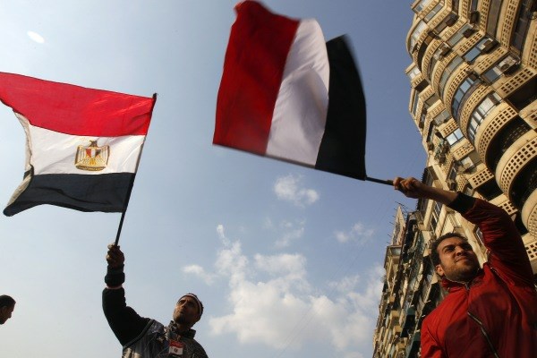 Protesti na osrednjem kairskem trgu Tahrir potekajo mirno in brez izgredov.