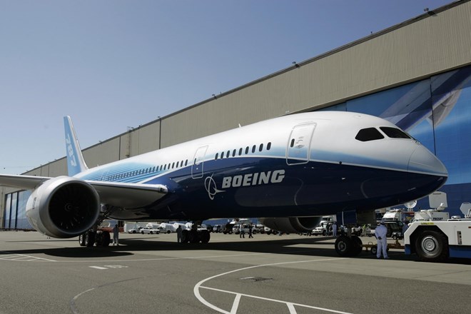 #video Boeing 787: manjka jim še »nekaj ključnih delov«
