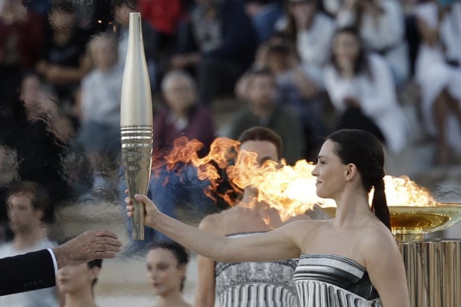 #video Grčija predala olimpijski ogenj Parizu