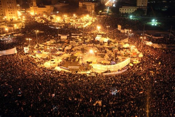 Večurno navdušenje množice na trgu Tahrir se je po desetminutnem Mubarakovem govoru sprevrglo v novo razočaranje in...