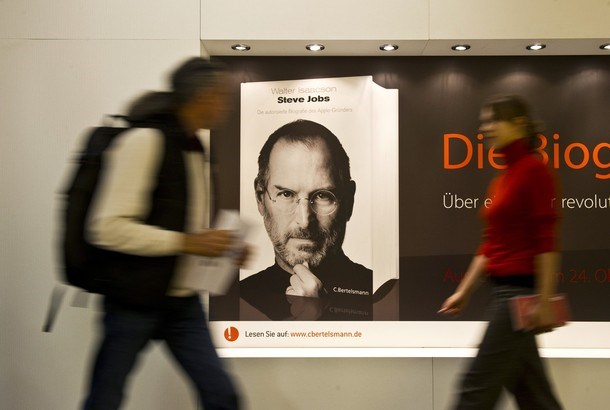 Plakat s podobo Jobsa.
