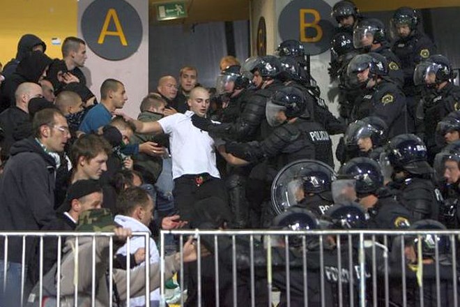 V ljubljanskem klubu so ogorčeni nad ravnanjem policije z Olimpijinimi navijači.