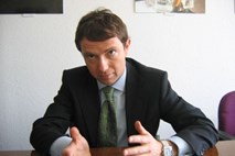 Kandidat za župana Maribora Orešič za spodbujanje zaposlovanja in priložnost mladim