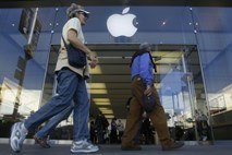Apple in IBM sta v zadnjem četrtletju krepko povečala dobiček