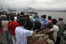 Po nesreči turistične ladje na Volgi pogrešajo 102 človeka