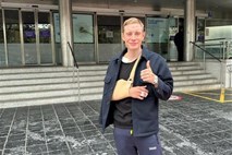 Dobre novice: Jonas Vingegaard zapustil bolnišnico z dvignjenim palcem