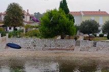 Slovenske favele v Umagu: začenja se rušenje 210 črnih gradenj