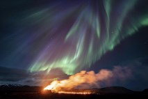 #video #foto Nad izbruhom islandskega vulkana zasijal severni sij
