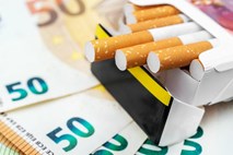 (Nedeljski dnevnik) Dražje cigarete za petino odraslih Slovencev