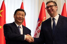 #video Kitajski predsednik Ši v Srbiji: Vučić obljublja leteče taksije