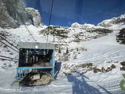 ﻿- krožno kabinska žičnica - gondola- 05.12.2019 – Smučišče KANIN Sella Nevea – priprave na otvoritev zimske sezone - najvišje smučišče v Sloveniji (2.293 m) //FOTO: Matjaž Rušt