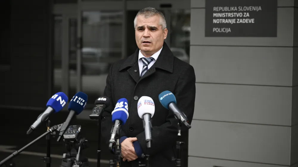 novi generalni direktor Policije Senad Jušić, - 24.02.2023 – Ministrstvo za notranje zadeve - izjava za medije novega generalnega direktorja Policije Senada Jušića po opravljeni primopredaji poslov z dosedanjim v. d. generalnim direktorjem policije Boštjanom Lindavom //FOTO: Nik Erik Neubauer