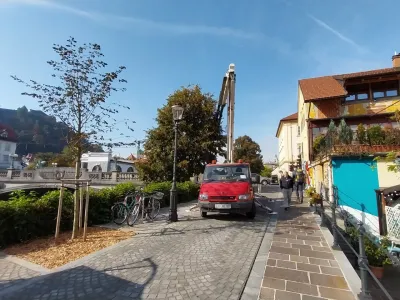 Začetek postavljanja praznične osvetlitve v Ljubljani.