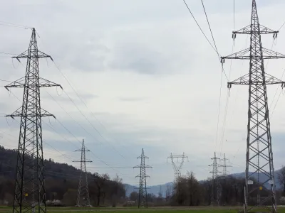 ﻿- 08.04.2015 - Električni daljnovod 2x400 kV Beričevo-Krško, elektrika - električni vod - elektroenergetsko omrežje - električna energija - //FOTO: Jaka Gasar