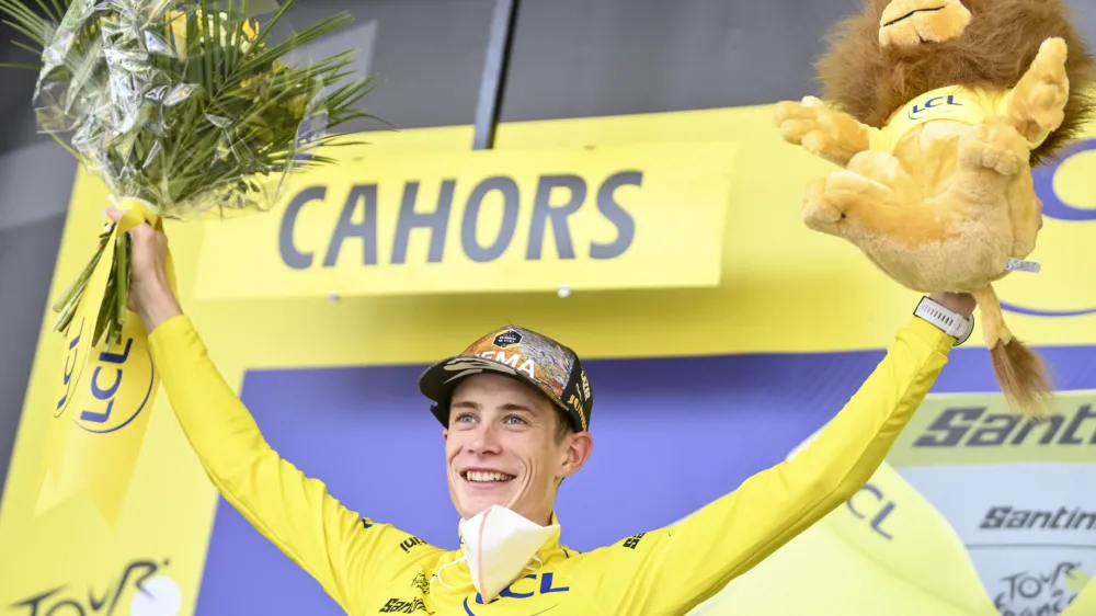 22 July 2022, France, Cahors: Danish cyclist Jonas Vingegaard of team Jumbo-Visma celebrates in the yellow jersey of leader in the overall ranking, after the nineteenth stage of the 109th edition of the Tour de France cycling race, 189km from Castelnau-Magnoac to Cahors. Photo: David Stockman/BELGA/dpa