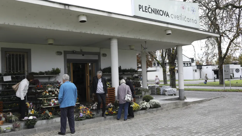 Na ljubljanskem pokopališču Žale v prihodnjih dneh pričakujejo množičen obisk.     