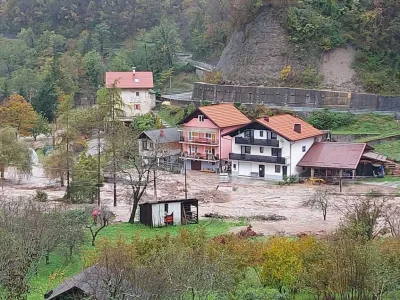 Grahovo ob Baci.<br>Narasla reka Baca v Baski grapi.