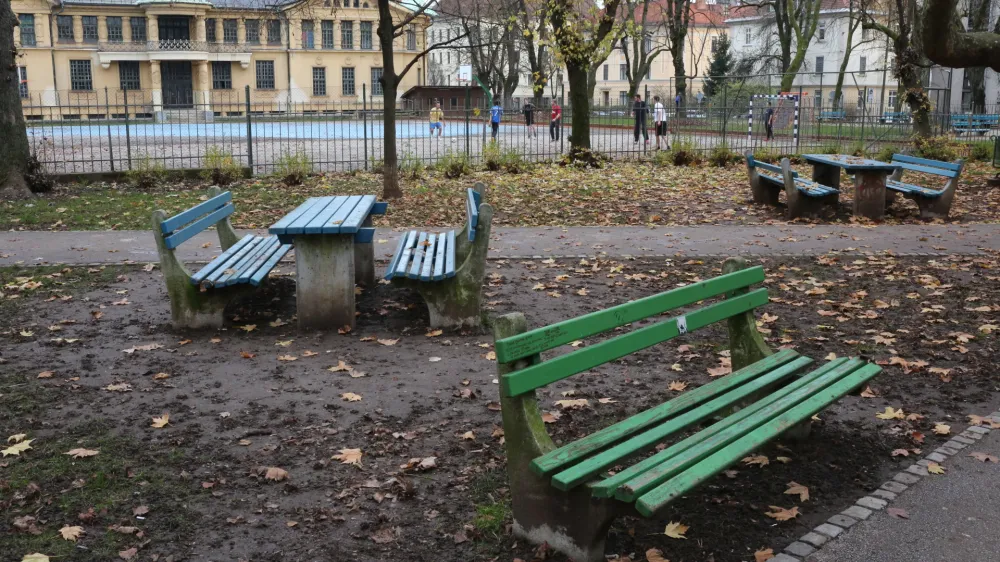 ﻿27.11.2016. - Park Tabor v Ljubljani - otroško igrišče -         //FOTO:Bojan Velikonja