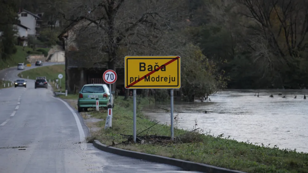 Baca pri Modreju.<br>Posledice neurja v Baski grapi.