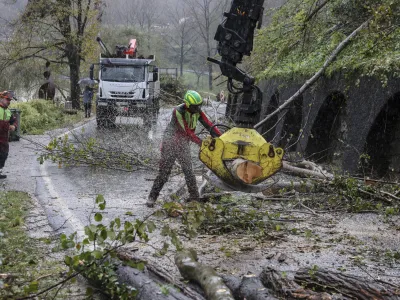 - 03.11.2023 - plaz pri Mostu na Soči - odstranjevanje posledic plazu - podnebne spremembe, neurje, dež //FOTO: Jaka Gasar