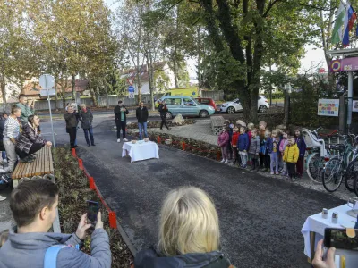 - Vrtec mladi rod - Enota Mavrica, Savska cesta 1 - 08.11.2023 – Savsko naselje - preurejena Mislejeva ulica - zasadili 475 rastlin in spremenili prometni režim //FOTO: Luka Cjuha