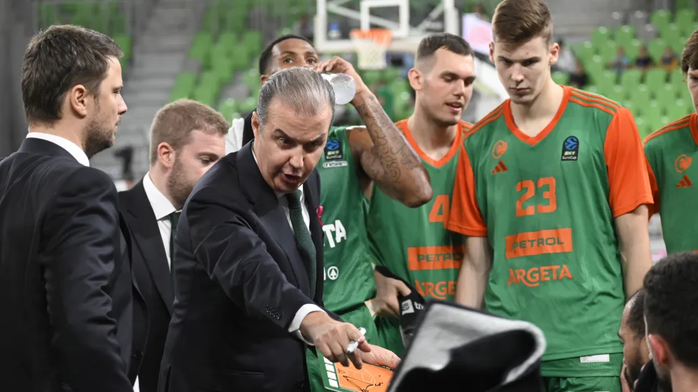 trener Olimpije Simone Pianigiani- 11.10.2023 – košarka - tekma Cedevita Olimpija - Joventut Badalona, evropski pokal, 2. krog: //FOTO: Nik Erik Neubauer