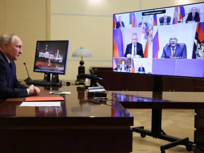 Russian President Vladimir Putin chairs a meeting with members of the Security Council via video link at the Novo-Ogaryovo state residence outside Moscow, Russia November 16, 2023. Sputnik/Gavriil Grigorov/Kremlin via REUTERS ATTENTION EDITORS - THIS IMAGE WAS PROVIDED BY A THIRD PARTY.