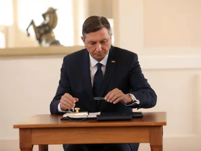 - 09.02.2022 - predsednik republike Borut Pahor je podpisal odlok o razpisu rednih dravnozborskih volitev za 24. aprila - Parlamentarne volitve 2022//FOTO: Toma Skale