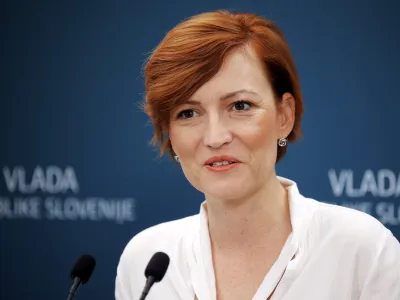 Ljubljana, vlada.<br>Novinarska konferenca po seji vlade.<br>Ministrica za kulturo Asta Vrecko.