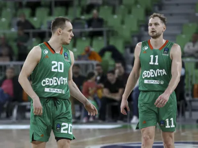 Klemen Prepelič in Jaka Blažič- 15.11.2023 – košarka - Cedevita Olimpija: Hamburg Towers, evropski pokal, 7. krog: skupina A: //FOTO: Luka Cjuha