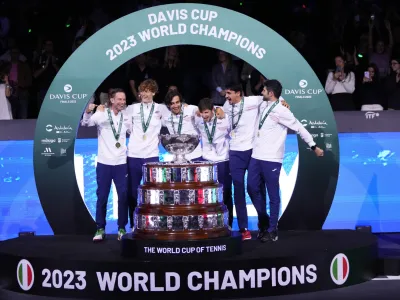 The Italian Davis Cup team celebrate with the trophy after defeating Australia during the Davis Cup final tennis matches in Malaga, Spain, Sunday, Nov. 26, 2023. Italy are the 2023 World Champions Davis Cup winners. (AP Photo/Manu Fernandez)