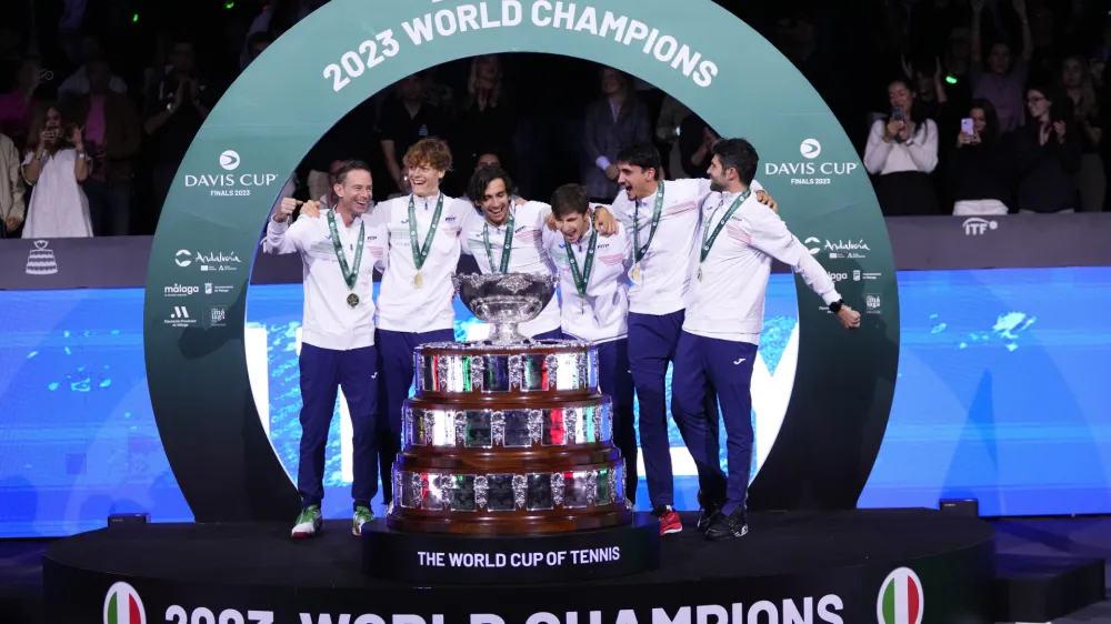 The Italian Davis Cup team celebrate with the trophy after defeating Australia during the Davis Cup final tennis matches in Malaga, Spain, Sunday, Nov. 26, 2023. Italy are the 2023 World Champions Davis Cup winners. (AP Photo/Manu Fernandez)