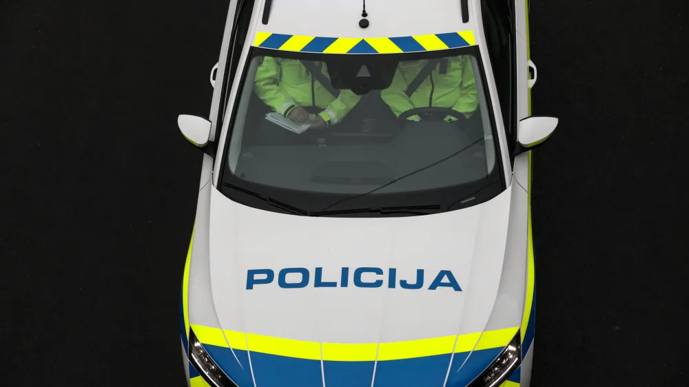 - simbolična fotografija - policija - policijski avto <br><br>- 23.10.2022 – 26. Ljubljanski maraton 2022 - največji tekaški dogodek v Sloveniji -<br><br> <br><br>//FOTO: Luka Cjuha