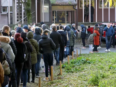 29.11.2023., Zagreb - Testiranje na hripavac na testnom mjestu u montaznom objektu ispred Hrvatskog zavoda za javno zdravstvo u Rockfellerovoj 12. Photo: Sanjin Strukic/PIXSELL