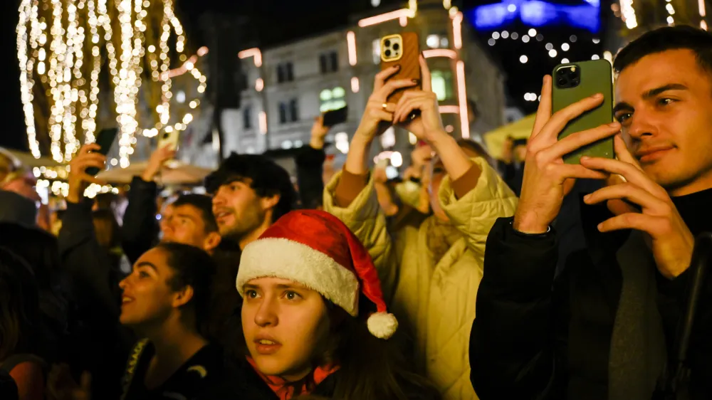 - 01.12.2023 – Veseli December v Ljubljani 2023 - prižig prazničnih luči v središču prestolnice - svetlobna okrasitev mesta - začetek prazničnega decembrskega sejma na ljubljanskih ulicah - novoletno okrašena Ljubljana - //FOTO: Nik Erik Neubauer