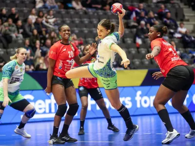 Ana ABINA, rokomet, Slovenija, Angola, SP za ženske Stelvia De Jesus PASCOAL, Dolores Palmira Lingombe Do ROSARIO, Slovenia vs. Angola, IHF 2023 Women's World Championship - DENMARK, NORWAY, SWEDEN,, STAVANGER, NORWAY, 02.12.2023., Mandatory Credit © Damir Sencar / kolektiff Slovenija