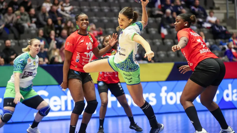 Ana ABINA, rokomet, Slovenija, Angola, SP za ženske Stelvia De Jesus PASCOAL, Dolores Palmira Lingombe Do ROSARIO, Slovenia vs. Angola, IHF 2023 Women's World Championship - DENMARK, NORWAY, SWEDEN,, STAVANGER, NORWAY, 02.12.2023., Mandatory Credit © Damir Sencar / kolektiff Slovenija