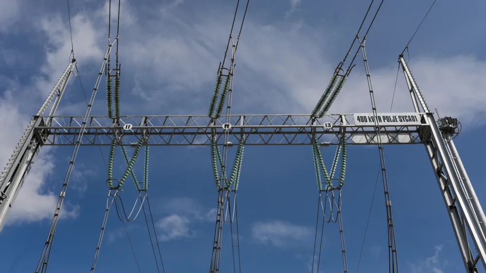 - Energetika, elektrika, samoskrba, daljnovod — 19.04.2023 – Nuklearna elektrarna Krško (NEK), edina slovenska jedrska elektrarna, ki deluje od leta 1983 //FOTO: Bojan Velikonja