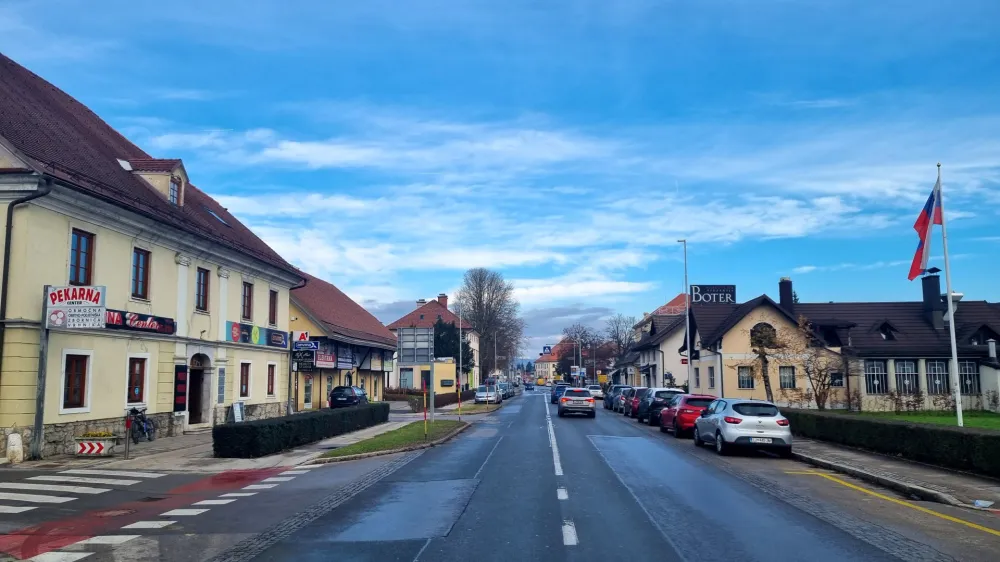 Omejitev oglaševanja, Vrhnika, občinski odlok, <br><br><br>Foto: Maj Juvan