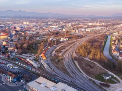 Območje stare Cinkarne bi lahko z okoljsko sanacijo, krajinskim oblikovanjem in urbanim načrtovanjem rešili tudi negativne konotacije. 