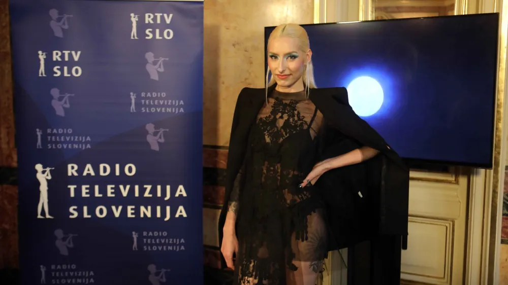 Raiven (Sara Briški Cirma) bo Slovenijo zastopala na Evroviziji 2024- 12.12.2023 – predstavitev izvajalca, ki bo zastopal Slovenijo na 68. tekmovanju za Pesem Evrovizije v švedskem Malmöju//FOTO: Tomaž Skale