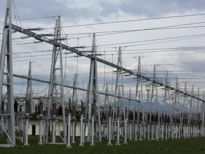 ﻿- 08.04.2015 - Električni daljnovod 2x400 kV Beričevo-Krško, elektrika - električni vod - elektroenergetsko omrežje - električna energija - //FOTO: Jaka Gasar