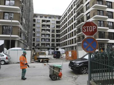 - simbolična fotografija - stanovanja - gradnja stanovanj, gradbišče, stanovanjska problematika mladih, nepremičnine<br><br>- 17.04.2023 - Poslovno stanovanjski kompleks Palais & Villa Schellenburg (nekdanji Kolizej) - gradnja dveh objektov palača in vila Schellenburg ob Gosposvetski cesti v Ljubljani,<br><br>FOTO: Luka Cjuha