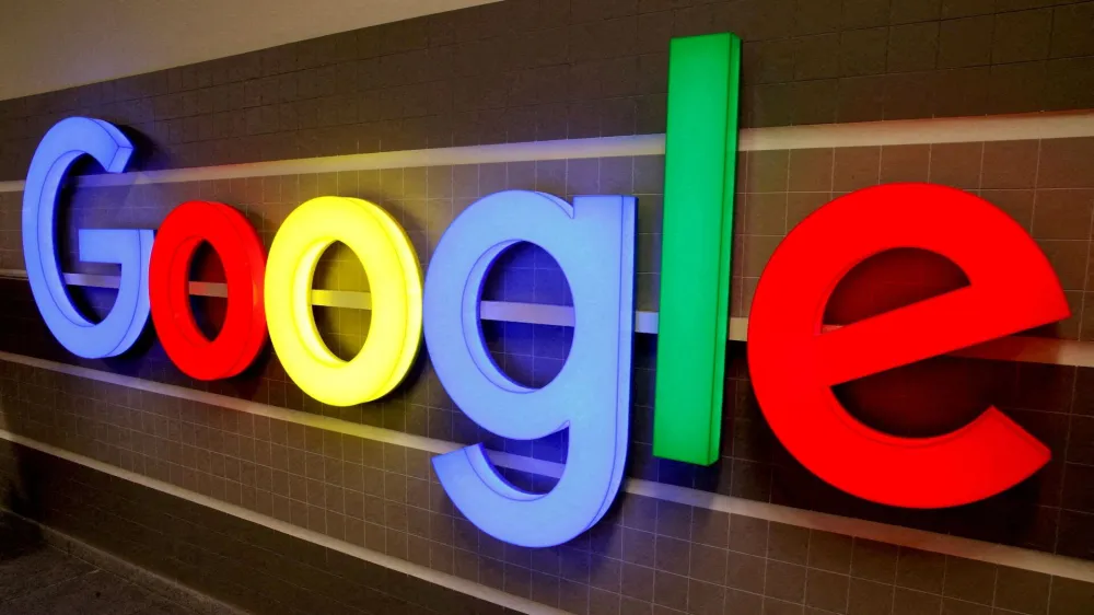 FILE PHOTO: FILE PHOTO: An illuminated Google logo is seen inside an office building in Zurich, Switzerland December 5, 2018.  REUTERS/Arnd Wiegmann/File Photo/File Photo