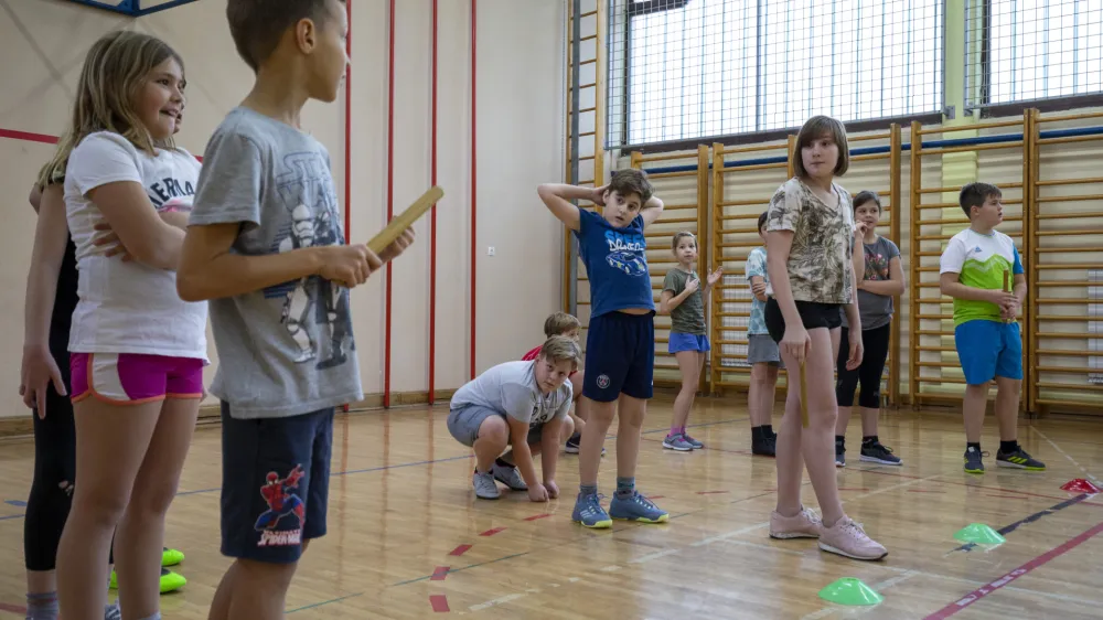 Športni pedagogi svarijo, da mladi iz nezdravih vzorcev, ki izhajajo iz ranega otroštva, ne bodo zmogli izstopiti sami. Fotografija je simbolična. ﻿