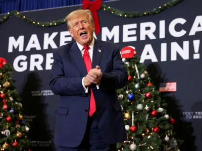 Republican presidential candidate and former U.S. President Donald Trump attends a campaign event in Waterloo, Iowa, U.S. December 19, 2023. REUTERS/Scott Morgan   TPX IMAGES OF THE DAY