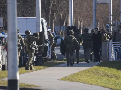 29.12.2023.,Velika Gorica - U Velikoj Gorici nesto iza 10 sati dogodio se strasan zlocin. Muskarac je puskom ubio zenu i pobjegao. Na terenu je velik broj policajaca i pripadnici ATJ Lucko koji ga traze. Photo: Zeljko Lukunic/PIXSELL