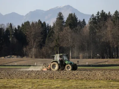 - 23.03.2022 – Suša v Sloveniji - kmetijske površine, kmetovanje, suha zemlja, njiva /FOTO: Jaka Gasar