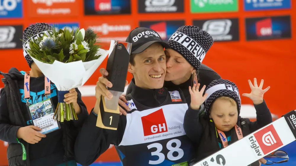 Peter Prevc z družino22.03.2024 - Planica: finale svetovnega pokala, poleti:        posamična tekma, moški - petekFOTO: Luka Cjuha